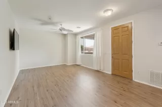 Photo #5: 6905152 Listing