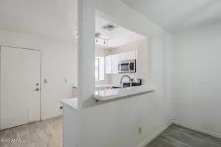 Photo #6: 6905239 Listing