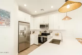 Photo #2: 6905356 Listing