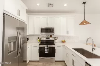 Photo #3: 6905356 Listing