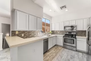 Photo #5: 6905447 Listing