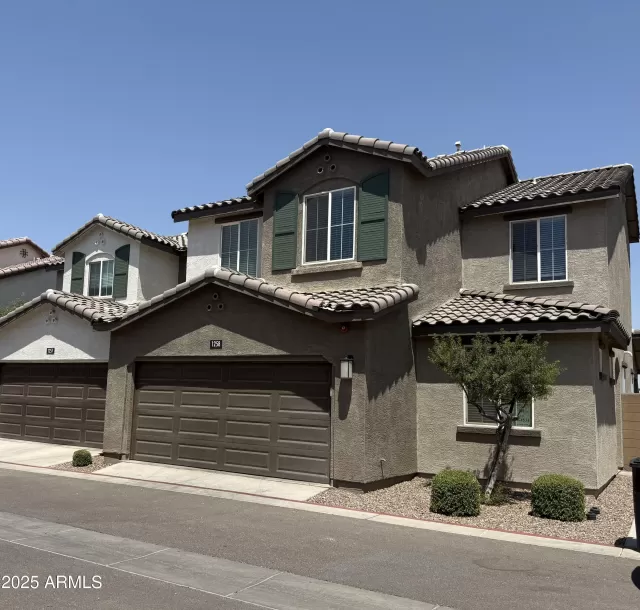 MLS: 6905668 Condo For Sale