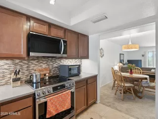 Photo #3: 6905746 Listing