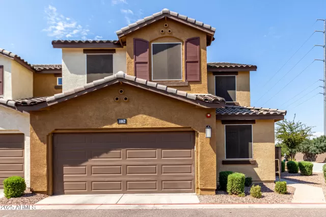 MLS: 6905946 Condo For Sale