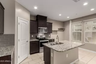 Photo #5: 6905946 Listing 