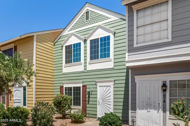 MLS: 6905974 Condo For Sale