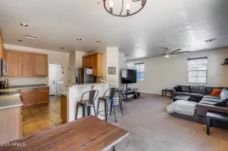 Photo #5: 6906100 Listing 