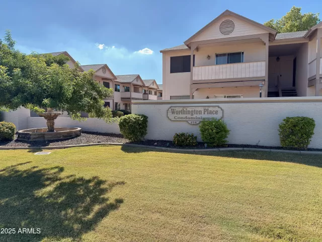 MLS: 6906136 Condo For Sale