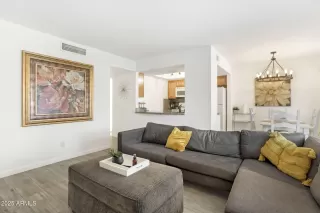 Photo #2: 6906136 Listing 