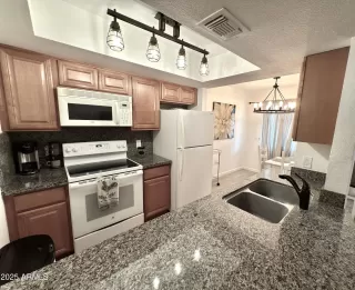 Photo #6: 6906136 Listing 