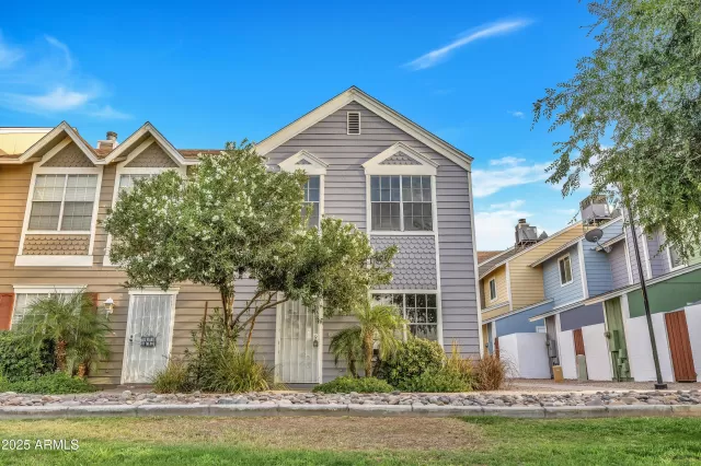 MLS: 6906312 Condo For Sale