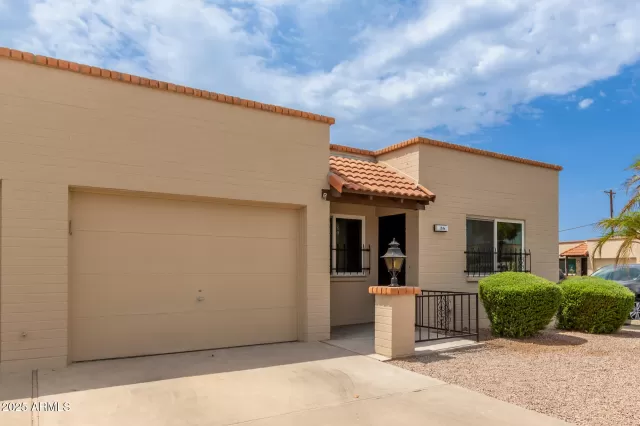 MLS: 6906342 Condo For Sale