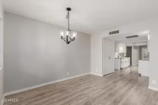 Photo #5: 6906342 Listing 