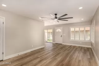 Photo #5: 6906402 Listing 