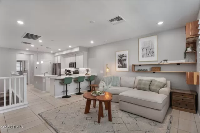 MLS: 6906509 Condo For Sale