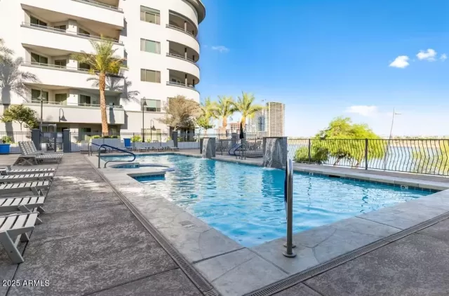 MLS: 6906728 Condo For Sale