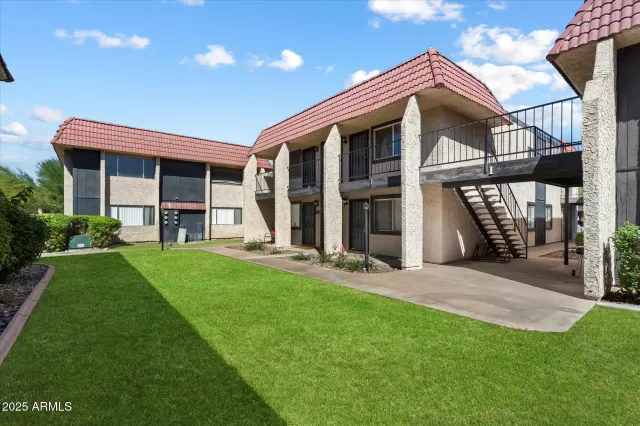 MLS: 6906742 Condo For Sale