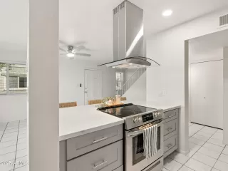 Photo #5: 6907091 Listing