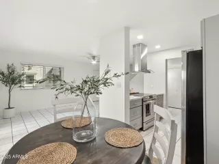 Photo #6: 6907091 Listing