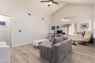 Photo #6: 6907141 Listing