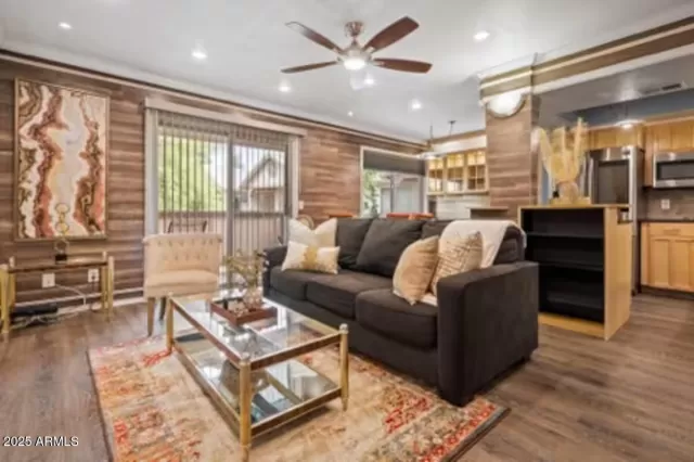 MLS: 6907523 Condo For Sale