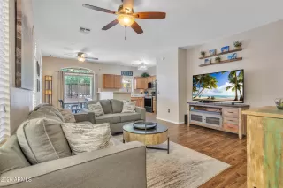 Photo #6: 6907557 Listing 