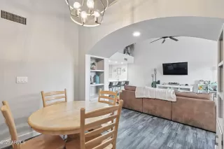 Photo #5: 6907919 Listing 