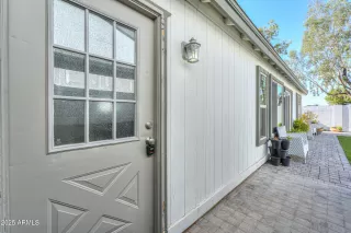 Photo #4: 6908645 Listing