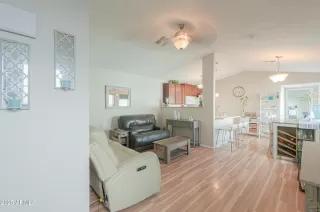 Photo #5: 6908645 Listing