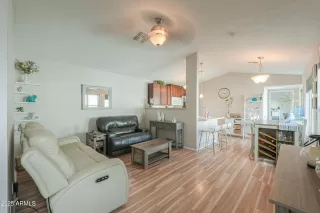 Photo #6: 6908645 Listing