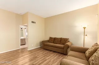 Photo #4: 6908657 Listing 