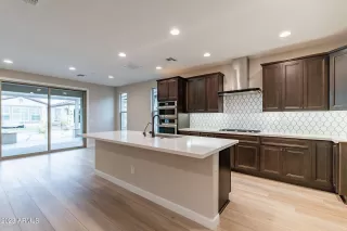 Photo #1: 6908798 Listing 