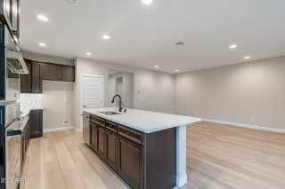 Photo #4: 6908798 Listing 