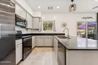 Photo #6: 6908805 Listing 