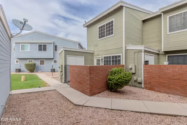 MLS: 6908915 Condo For Sale