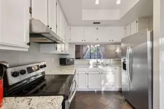 Photo #3: 6909029 Listing