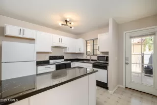 Photo #3: 6909183 Listing 