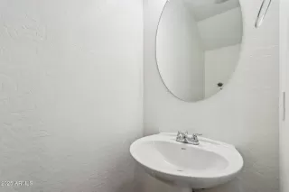 Photo #5: 6909255 Listing