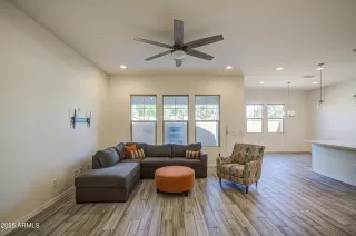 Photo #4: 6909265 Listing 