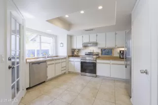 Photo #6: 6909270 Listing