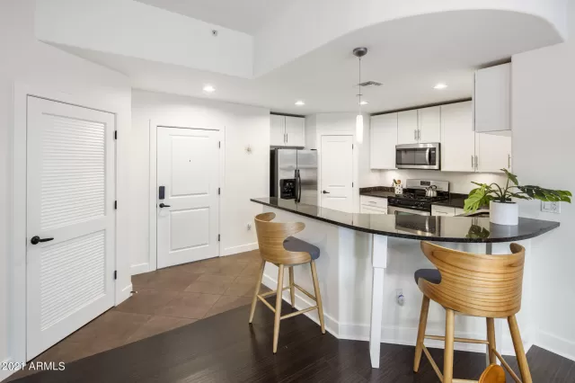 MLS: 6909388 Condo For Sale