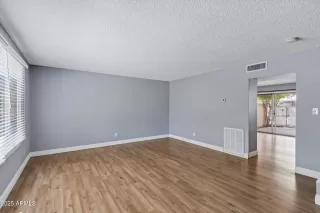 Photo #5: 6909649 Listing 