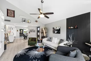 Photo #6: 6909708 Listing