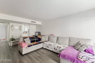 Photo #5: 6909973 Listing 