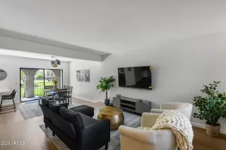 Photo #2: 6910047 Listing 