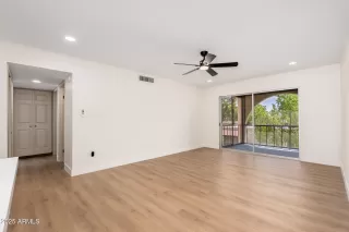 Photo #4: 6910225 Listing