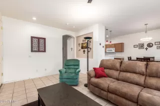 Photo #4: 6910306 Listing