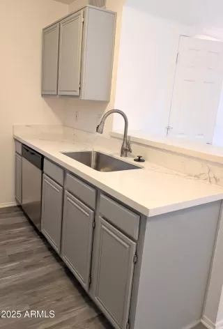 Photo #5: 6910359 Listing 