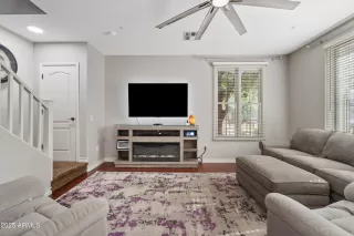 Photo #5: 6910374 Listing