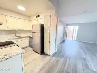 Photo #5: 6910458 Listing 